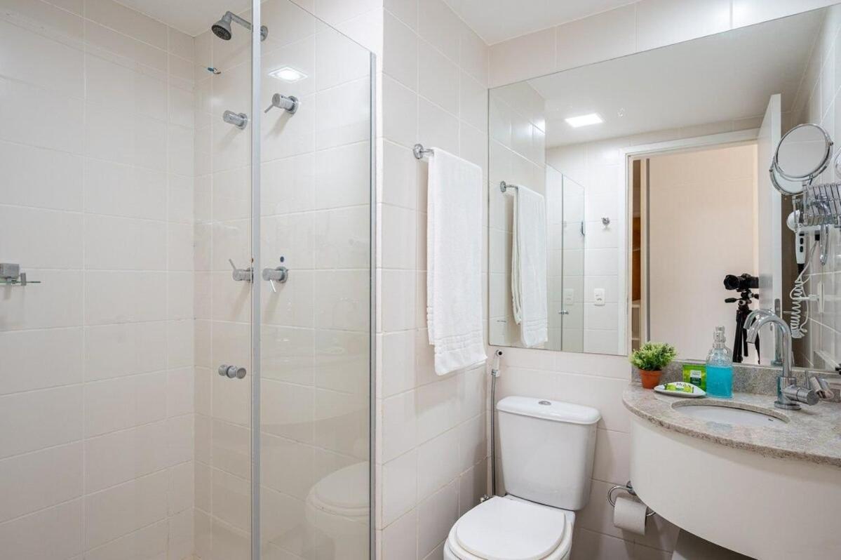 F1313 Fe Flat Espacoso, Confortavel Em Area *